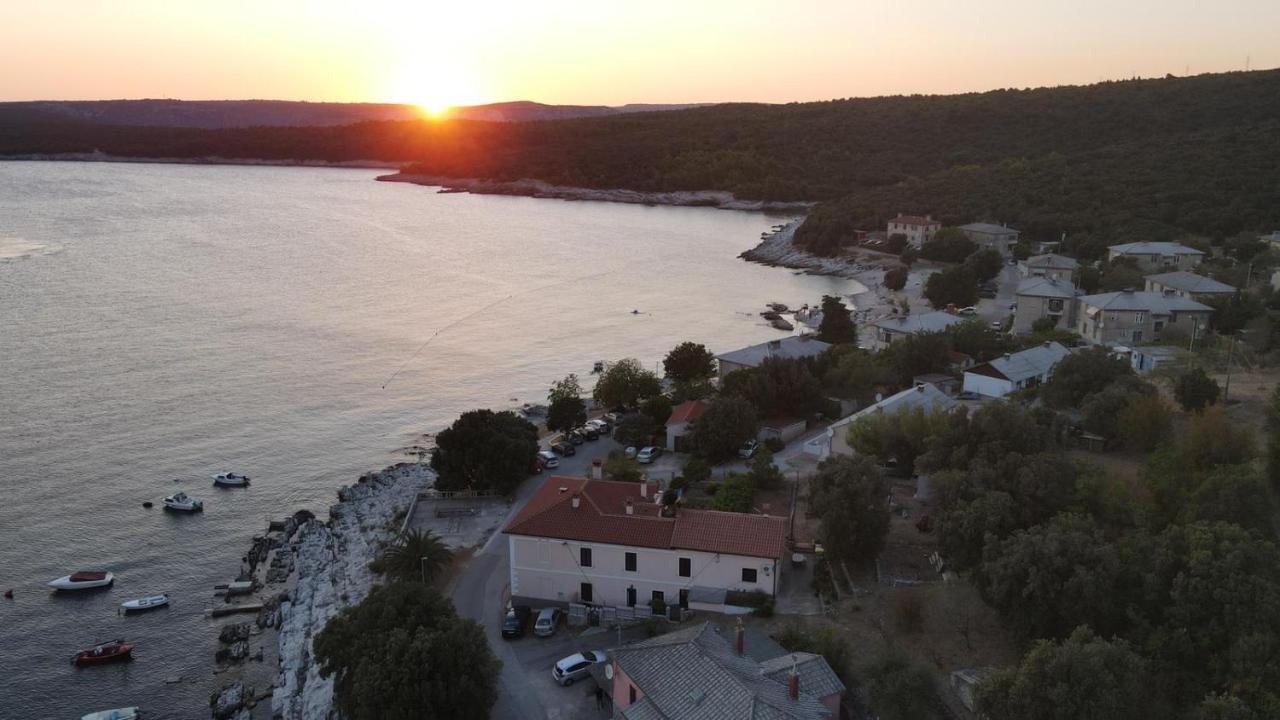 Apartmani Zupanic Koromačno Exteriör bild