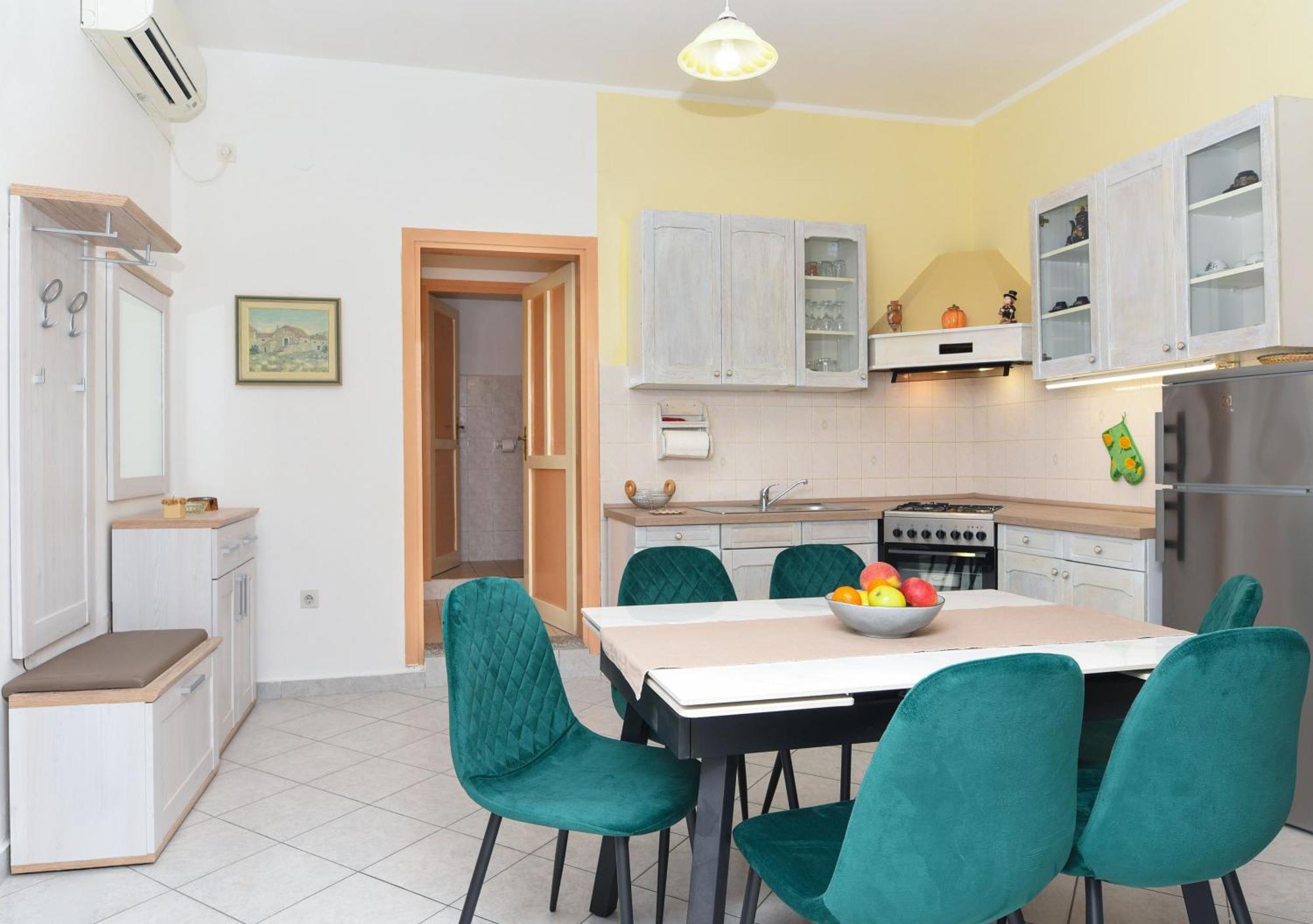 Apartmani Zupanic Koromačno Exteriör bild